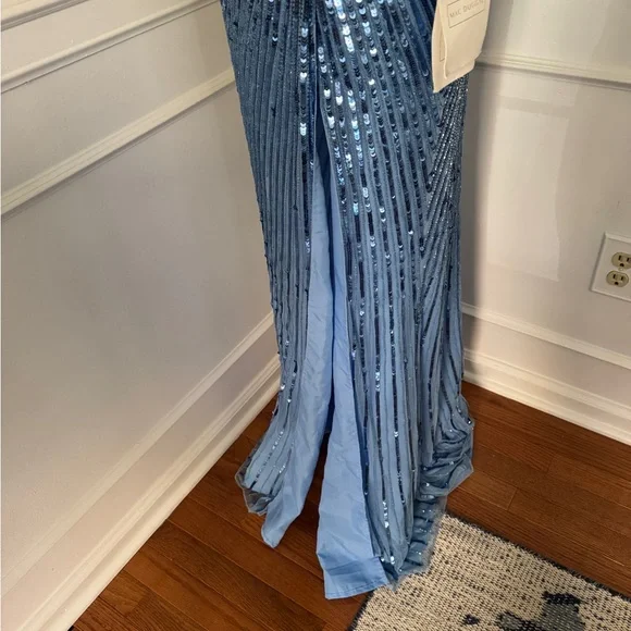 Mac Duggal Gorgeous Blue Sequin Gown. Size 4. NWT.